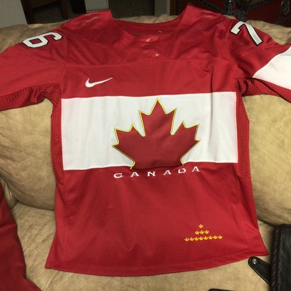 Team Canada jersey - Picture 1 of 4